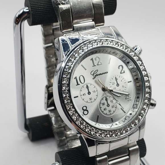 Silver Metal Watch - Picture 1 of 14